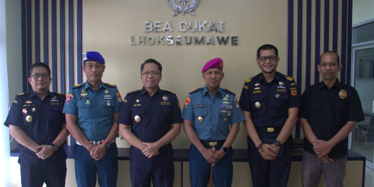 Perkuat Sinergi dan Koordinasi, Bea Cukai dan Lanal Lhokseumawe Tingkatkan Kolaborasi Pengawasan Laut