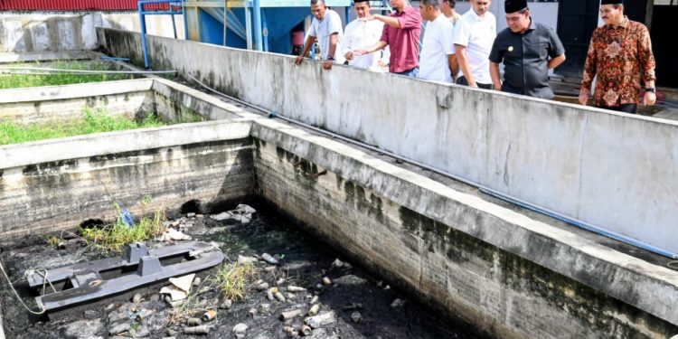 Pemkab Aceh Besar Terima Sertifikat Halal RPH Lambaro dari MPU Aceh