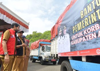 Mualem Salurkan Bantuan Kesiapsiagaan Bencana ke 10 Kabupaten