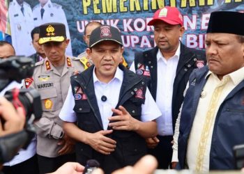 Wagub Aceh Serahkan Bantuan Logistik Bencana ke Bireuen, Pemerintah Siaga Hadapi Cuaca Ekstrem