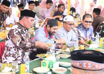 Gubernur Aceh dan Ribuan Masyarakat Aceh Besar Santap Hidangan Maulid di Kota Jantho