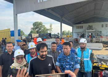 Mualem Tinjau Material Tower Pengganti yang Tiba di Aceh