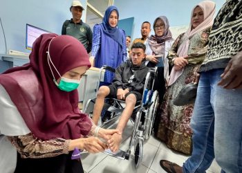 Ibu Gubernur Aceh Jemput Remaja Lumpuh Layu Asal Pulo Aceh