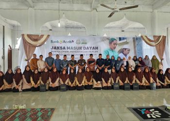 Kejati Aceh Pimpin Kolaborasi Penguatan Hukum dan Literasi Keuangan Syariah bagi Santri Dayah Bustanul Ulum Langsa