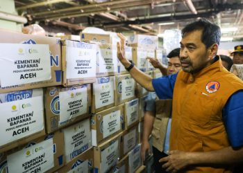 Gubernur Aceh Mualem Pantau Kedatangan Bantuan di Pelabuhan Krueng Geukueh