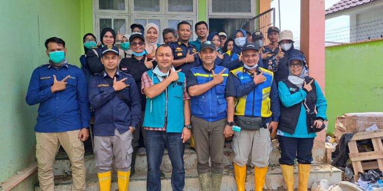 Relawan Satgas Gabungan Pulihkan Instalasi Farmasi Aceh Tamiang Pascabanjir Bandang
