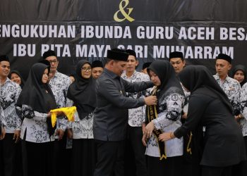 Bunda Guru Dikukuhkan, Bupati Ajak PGRI Jadi Pelindung dan Penggerak Pendidikan Aceh Besar