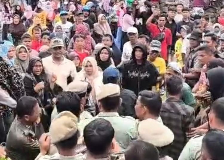 Ricuh Meugang di Meuligoe Gubernur Aceh, Personel Satpol PP Dipukul Massa