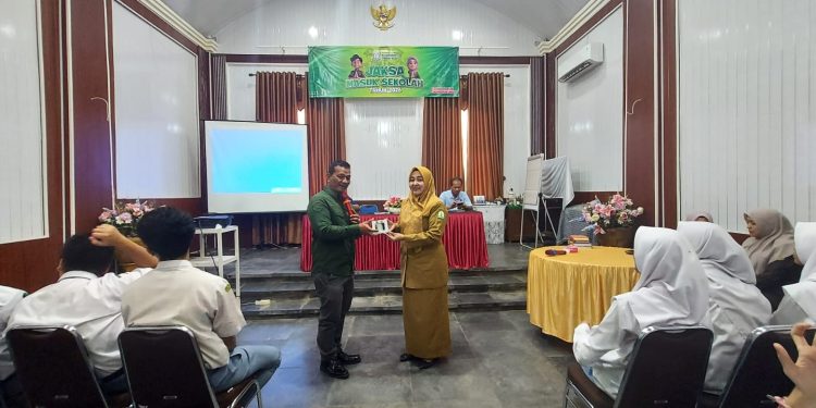 Siswa SMAN 1 Banda Aceh Kritis Bahas Korupsi dan UU ITE dalam Program Jaksa Masuk Sekolah