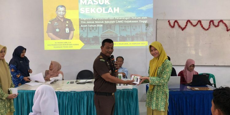 SMA Negeri 1 Ingin Jaya Terima Edukasi Hukum Program JMS Kejati Aceh