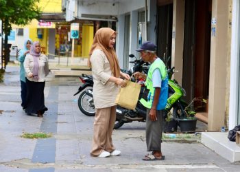 Kak Na Keliling Kota Berbagi Daging Meugang