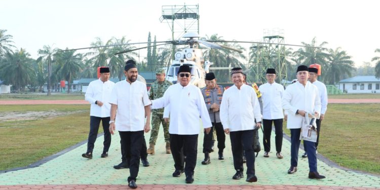 Presiden Prabowo Subianto Shalat Idul Fitri di Aceh Tamiang, Gubernur dan Wagub Tampil Harmonis Sambut Kunjungan