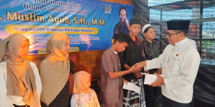 Muslim Ayub Gelar Silaturahmi dan Buka Puasa Bersama, Santuni Puluhan Anak Yatim di Aceh Besar
