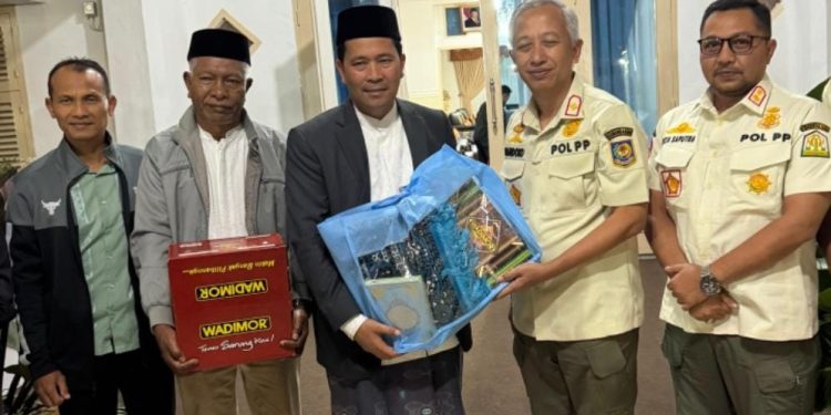 Direktur Pol PP dan Linmas Kemendagri Serahkan Bantuan Presiden di Aceh Tengah dan Bener Meriah