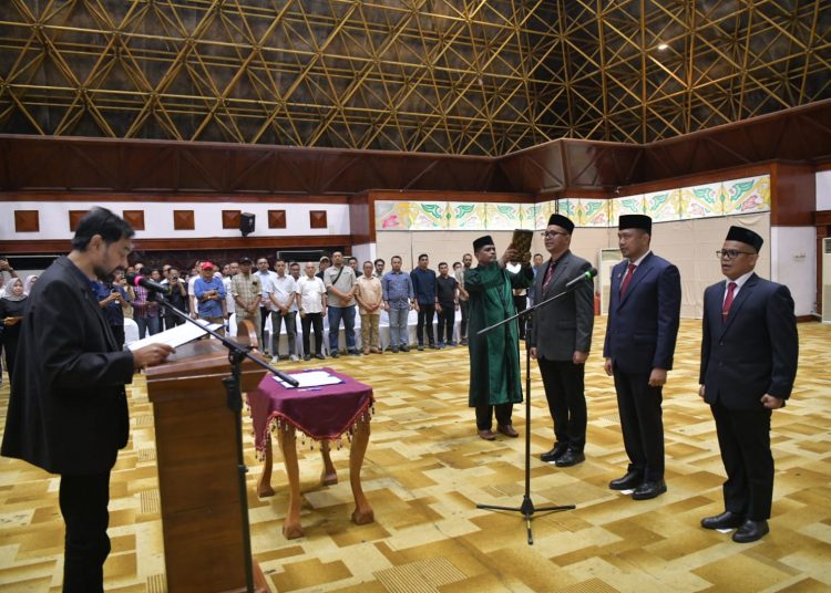 Mualem Lantik Tiga Kepala SKPA, Tekankan Percepatan Kinerja dan Serapan Anggaran