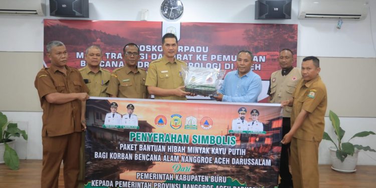 Pemkab Pulau Buru Kirim 2.000 Botol Minyak Kayu Putih untuk Korban Bencana Aceh