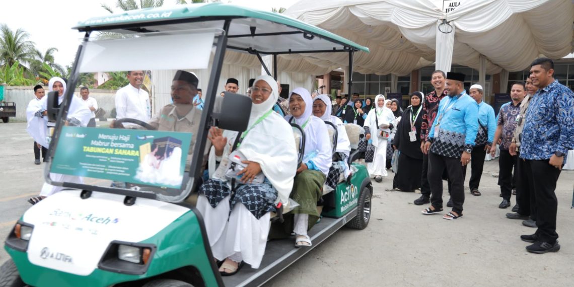 Bank Aceh Serahkan Buggy Car untuk Permudah Mobilisasi Jamaah di Asrama Haji Embarkasi Aceh