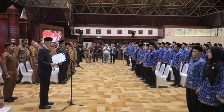 Sekda Aceh Lantik Pejabat Administrator dan Pengawas, Tekankan Percepatan Kinerja Pemerintah