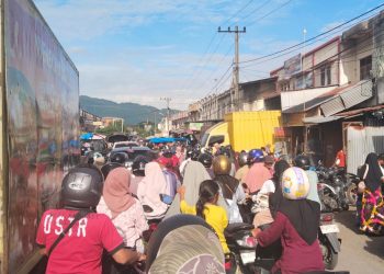 Kemacetan Parah Lumpuhkan Akses Pasar Induk Lambaro Jelang Meugang Iduladha 2026