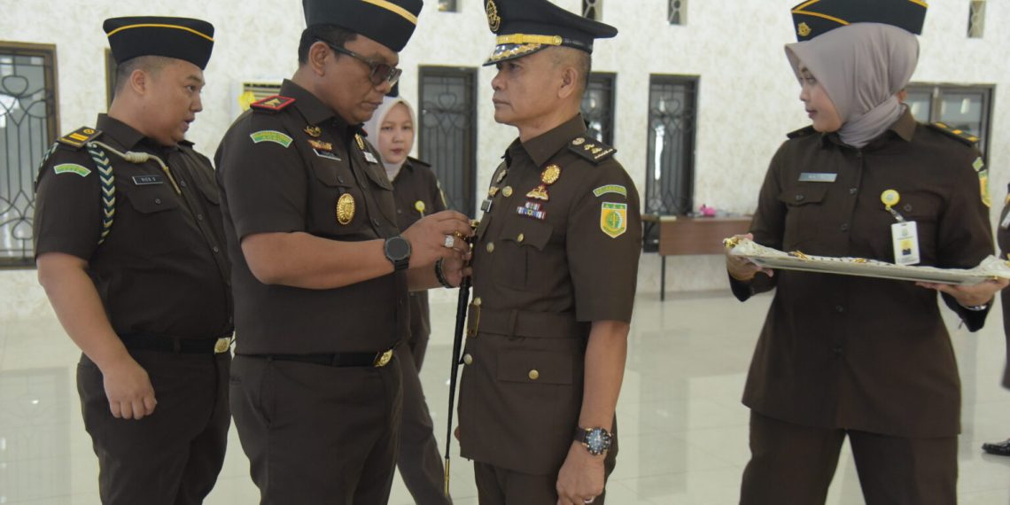 Kajati Aceh Lantik Aspidum dan Tiga Kajari Baru, Tekankan Penanganan Korupsi hingga Restorative Justice