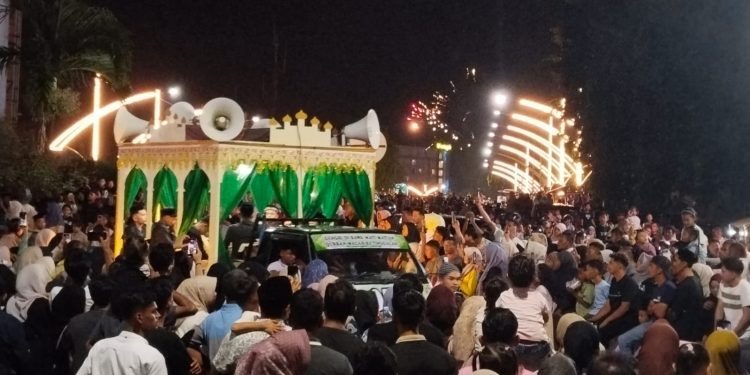 Warga Saksikan Takbir Keliling, Ribuan Masyarakat Padati Jalanan Banda Aceh