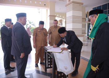 Pernah Dinonaktifkan dari Jabatan Sekda, Sulaimi Kini Dilantik Jadi Kadis Koperasi Aceh Besar