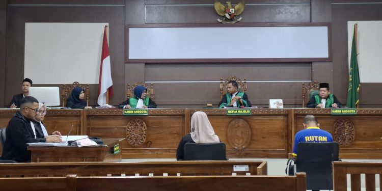 Terjaring di Hotel Ayani, Pale Jalani Sidang Perdana Kasus Ikhtilath di Mahkamah Syar’iyah Banda Aceh