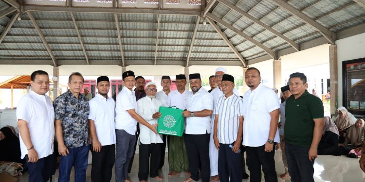 Direktur Utama Bank Aceh Syariah dan Jamaah Haji Kloter 2 Aceh Ziarahi Makam Habib Bugak, Meneladani Semangat Wakaf yang Mengalir Sepanjang Zaman