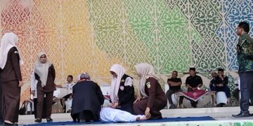 Usai Terima 21 Sabetan, Terpidana Cambuk LH Roboh di Arena Eksekusi