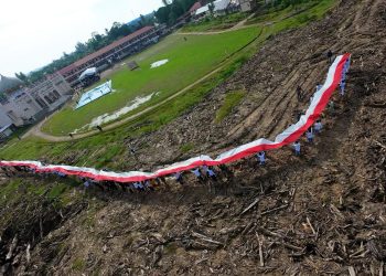 BSI Kibarkan Merah Putih 81 Meter, Titipkan Semangat Bangkit untuk Aceh Tamiang