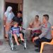 Kapolres Aceh Selatan Bantu Kursi Roda untuk Ikram, Anak Disabilitas di Sawang