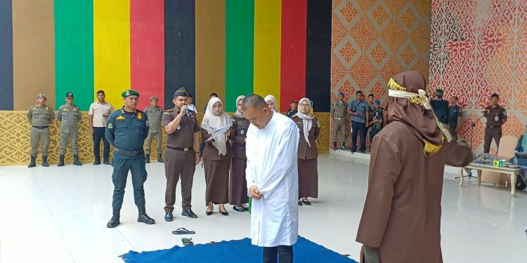 11 Terpidana Dicambuk di Banda Aceh, Pelanggaran Zina hingga Khamar Dieksekusi di Depan Umum