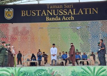 10 Terpidana Jarimah Zina dan Ikhtilath Dicambuk di Banda Aceh